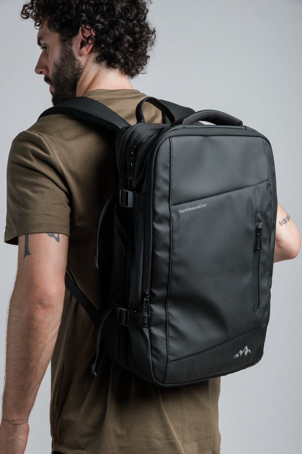 Voyager — Expandable Backpack 26–38 L with Rain Protection